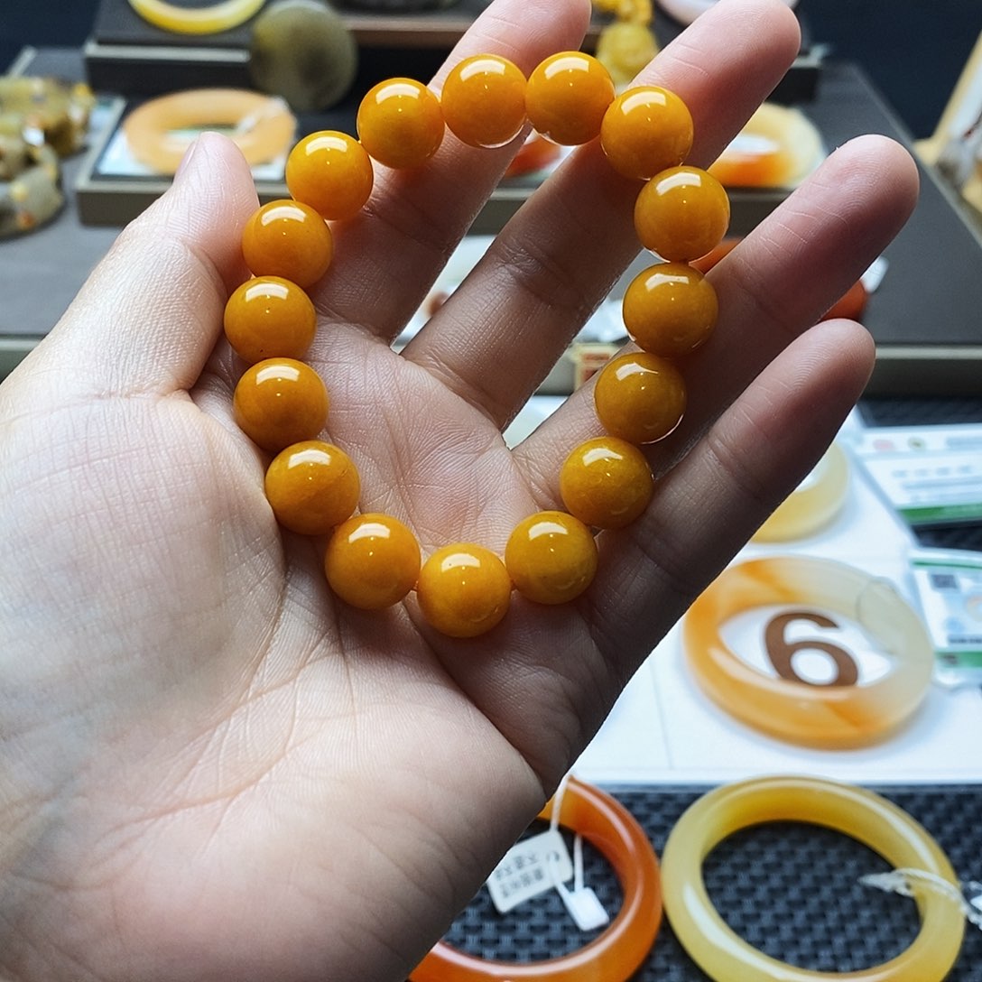 记****石英质玉（黄龙玉）未镶嵌手镯