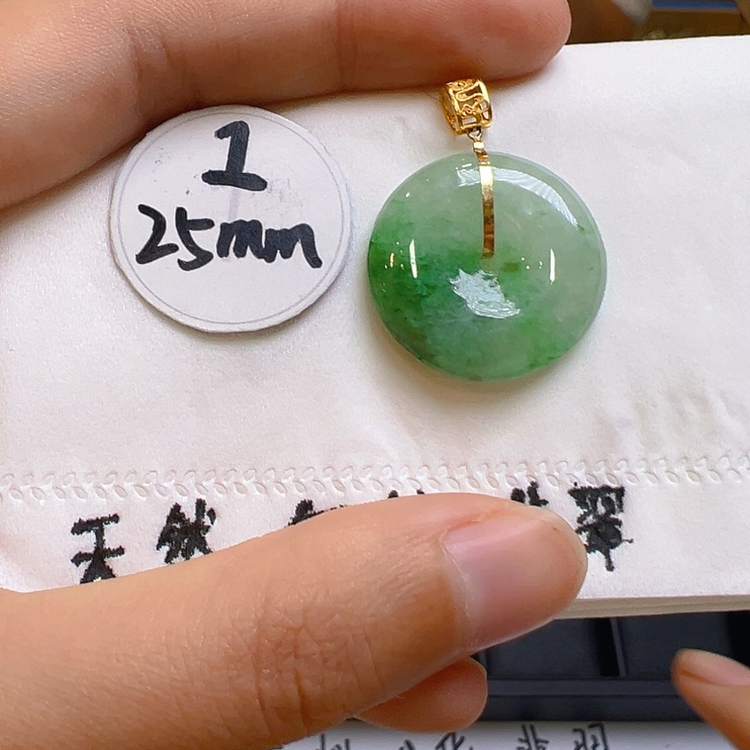 翡翠颈饰18K金镶嵌翡翠