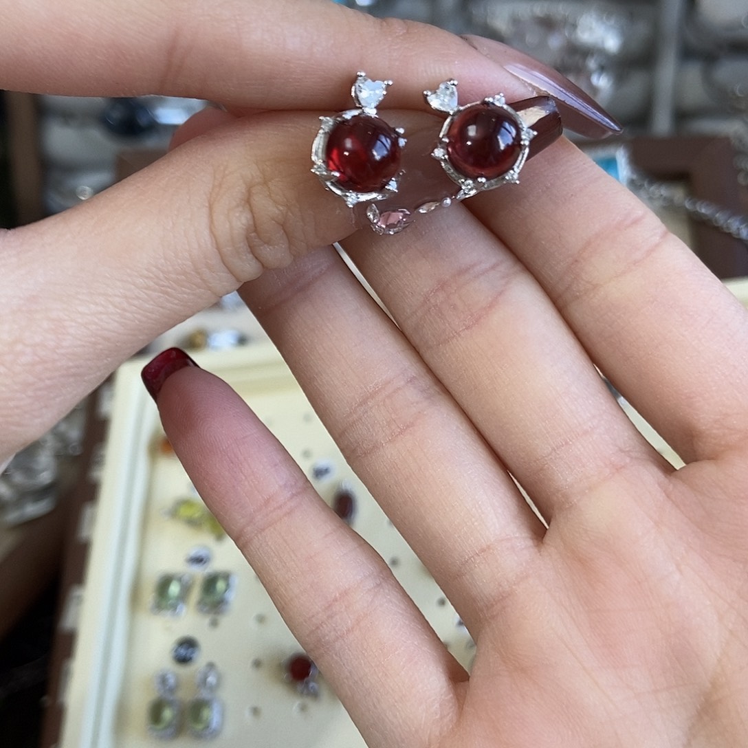 兔****戒指未镶嵌水晶石榴石耳钉