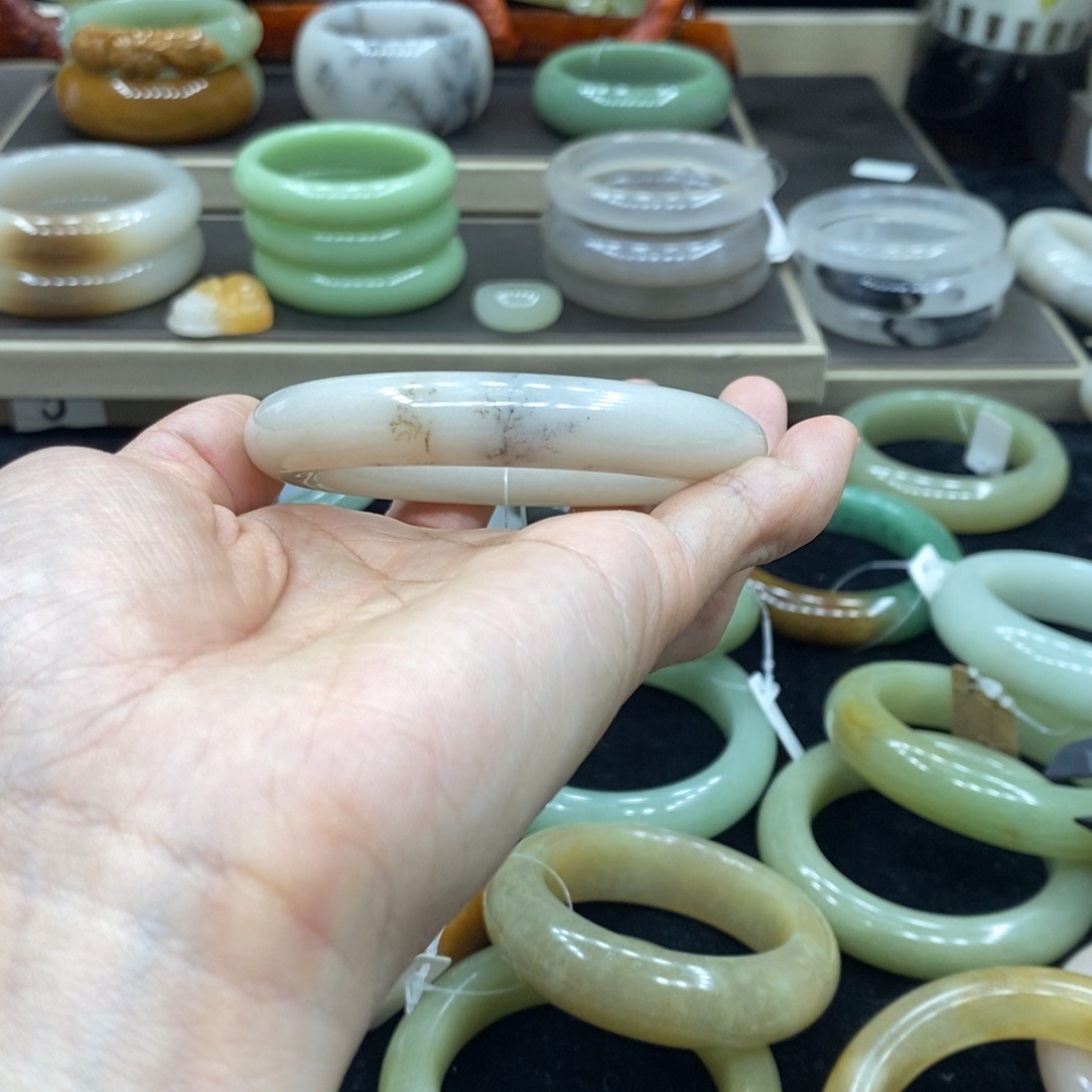 婷***婷石英岩玉未镶嵌手镯