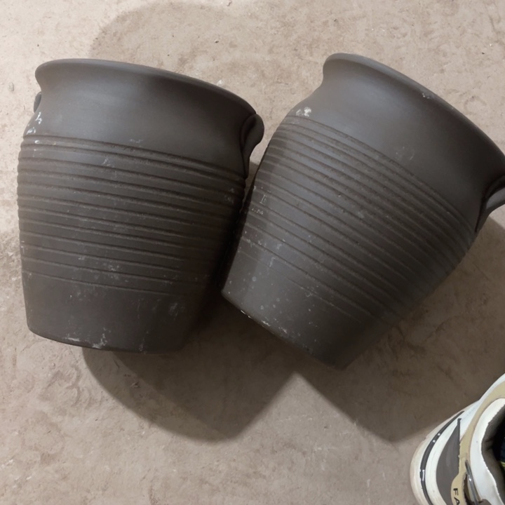 紫砂花盆口径18高度21两只瑕疵