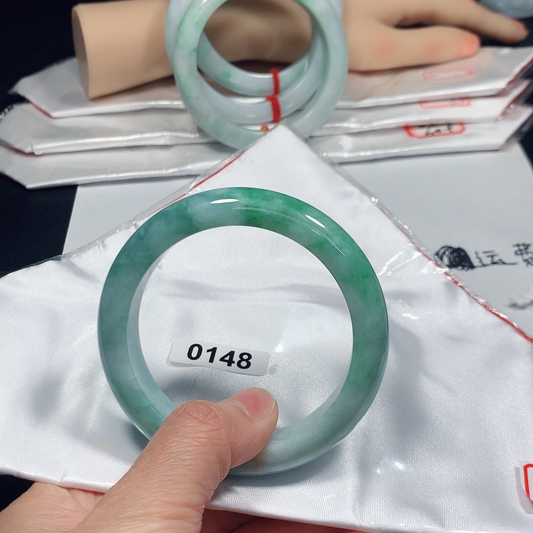 翡翠手镯未镶嵌天然缅甸A货翡翠手镯