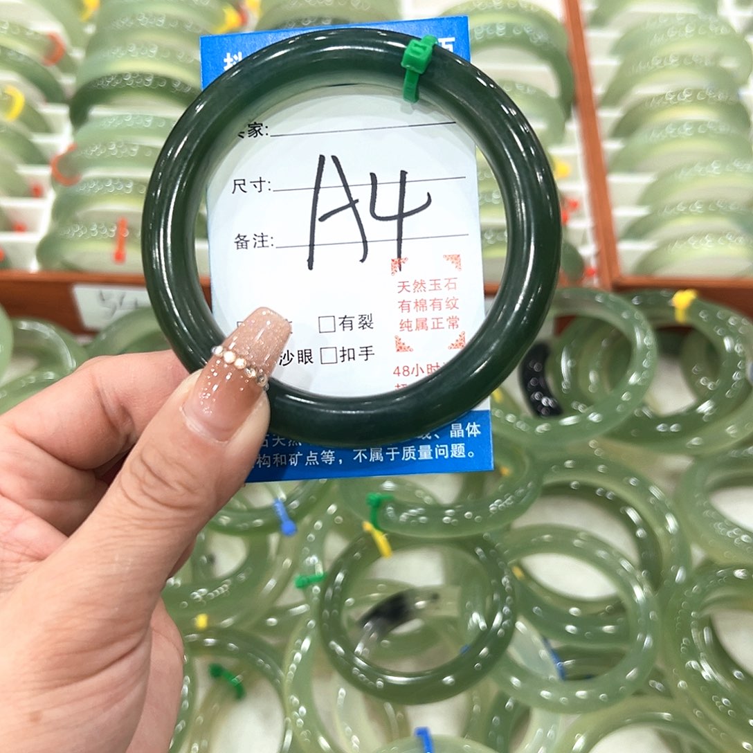 当***当蛇纹石玉未镶嵌手镯