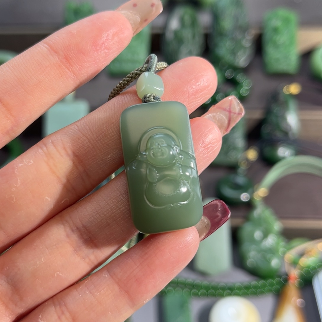 和田玉颈饰未镶嵌粉青逍遥佛定制