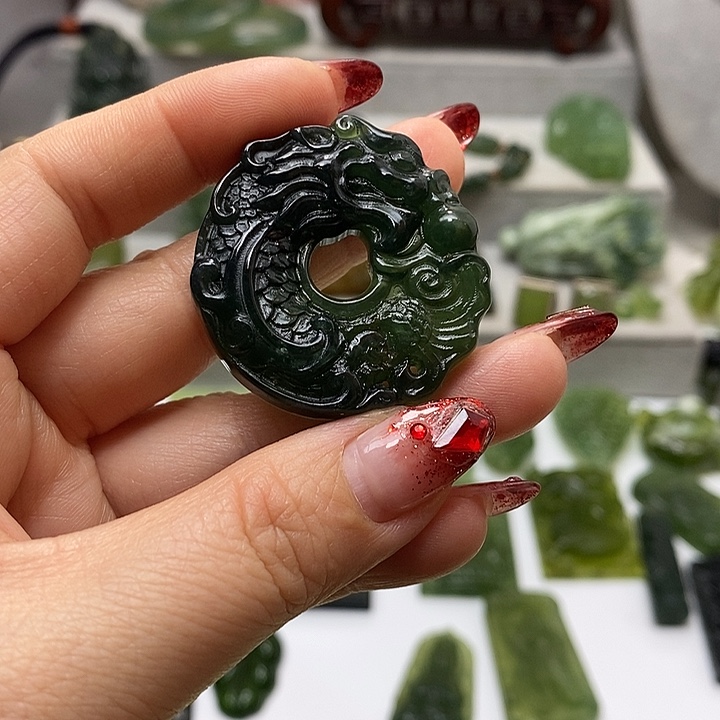 蛇纹石玉挂件未镶嵌