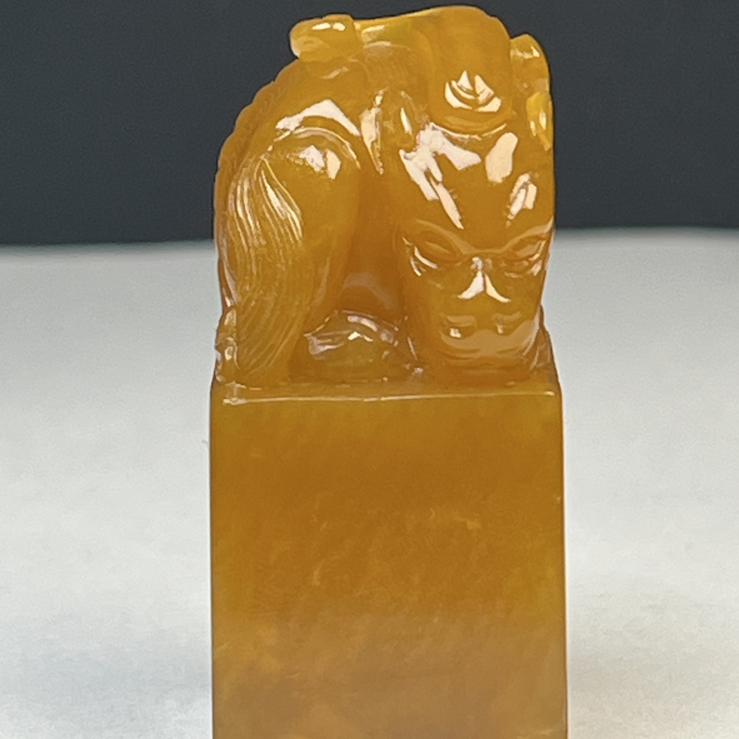 精品寿山石老性田黄冻印章肉质通透瑞兽满丝36.4克4.4-2-2cm