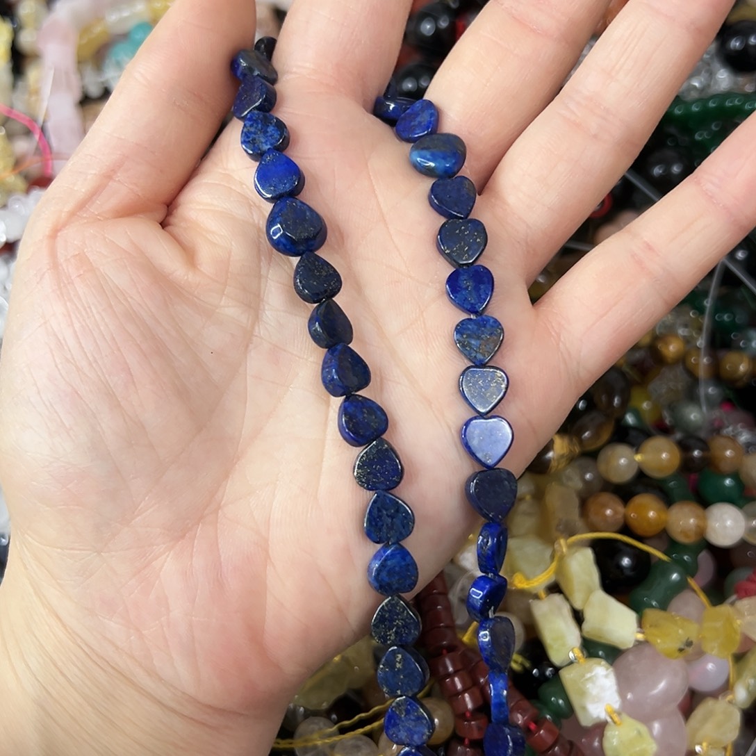 玛瑙/玉髓未镶嵌珠宝半成品，卡8天然青金爱心一条