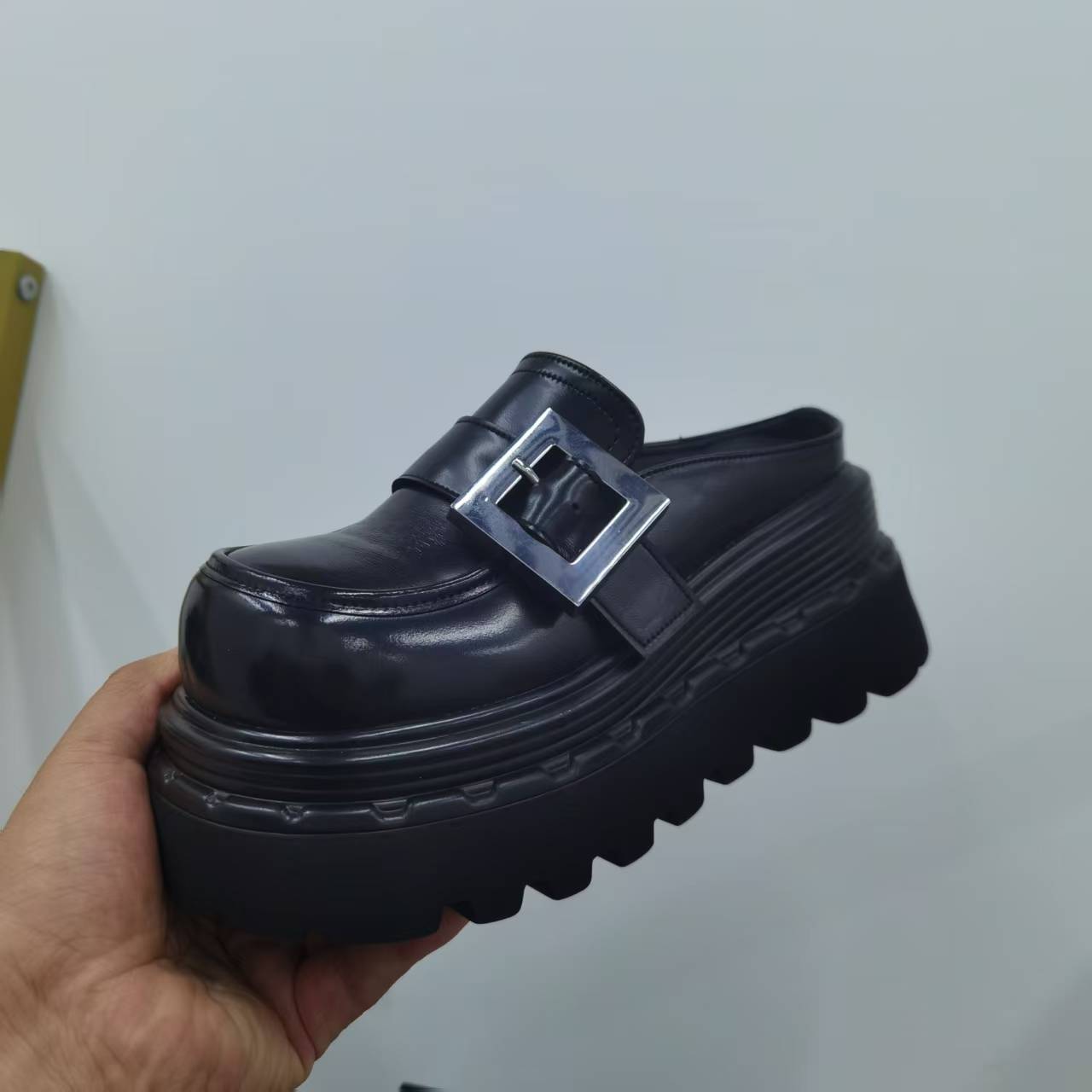 糖糖2025新款女鞋透气四季潮款时尚百搭休闲黑色厚底英伦风2-20-3