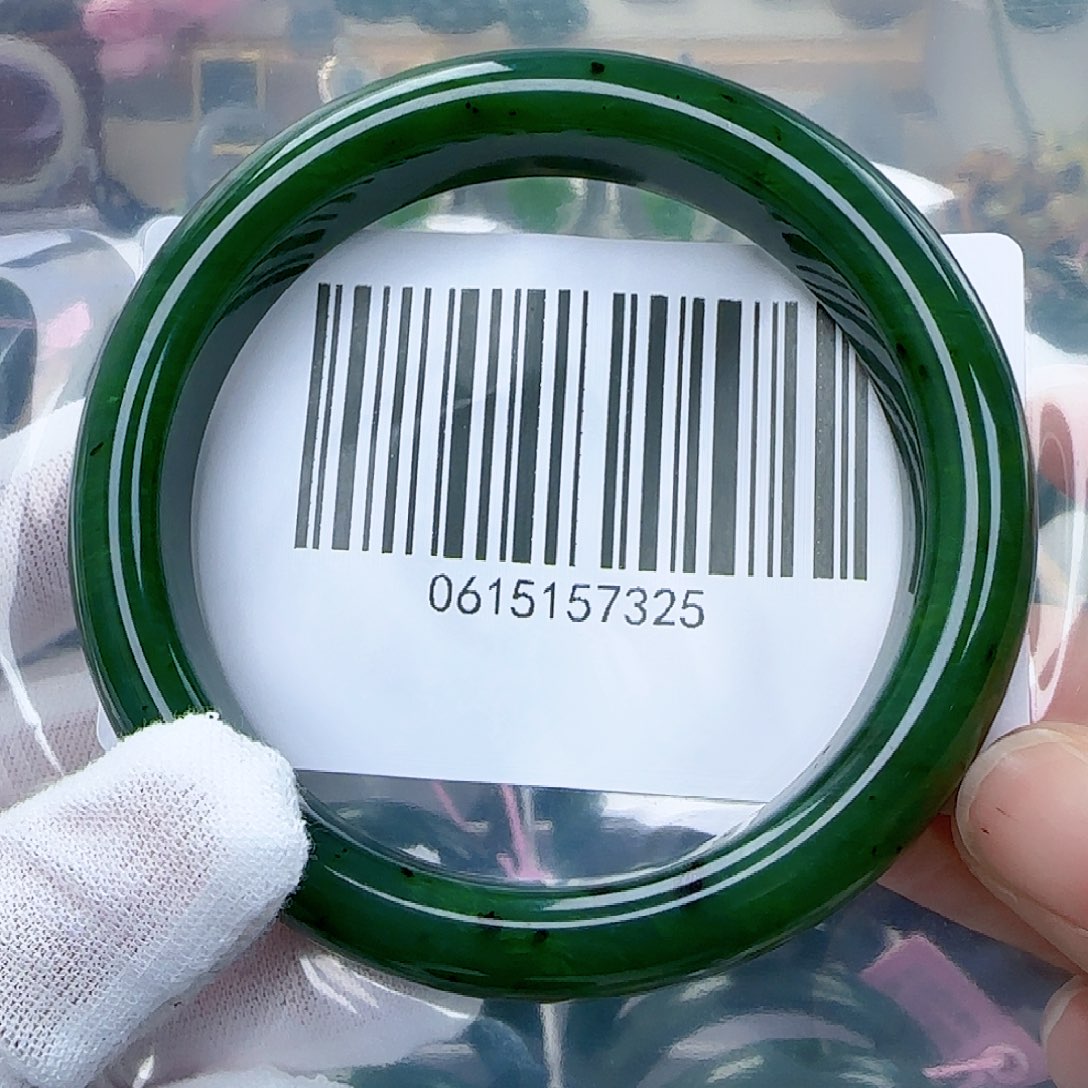 和田玉（碧玉）手镯未镶嵌包容6061