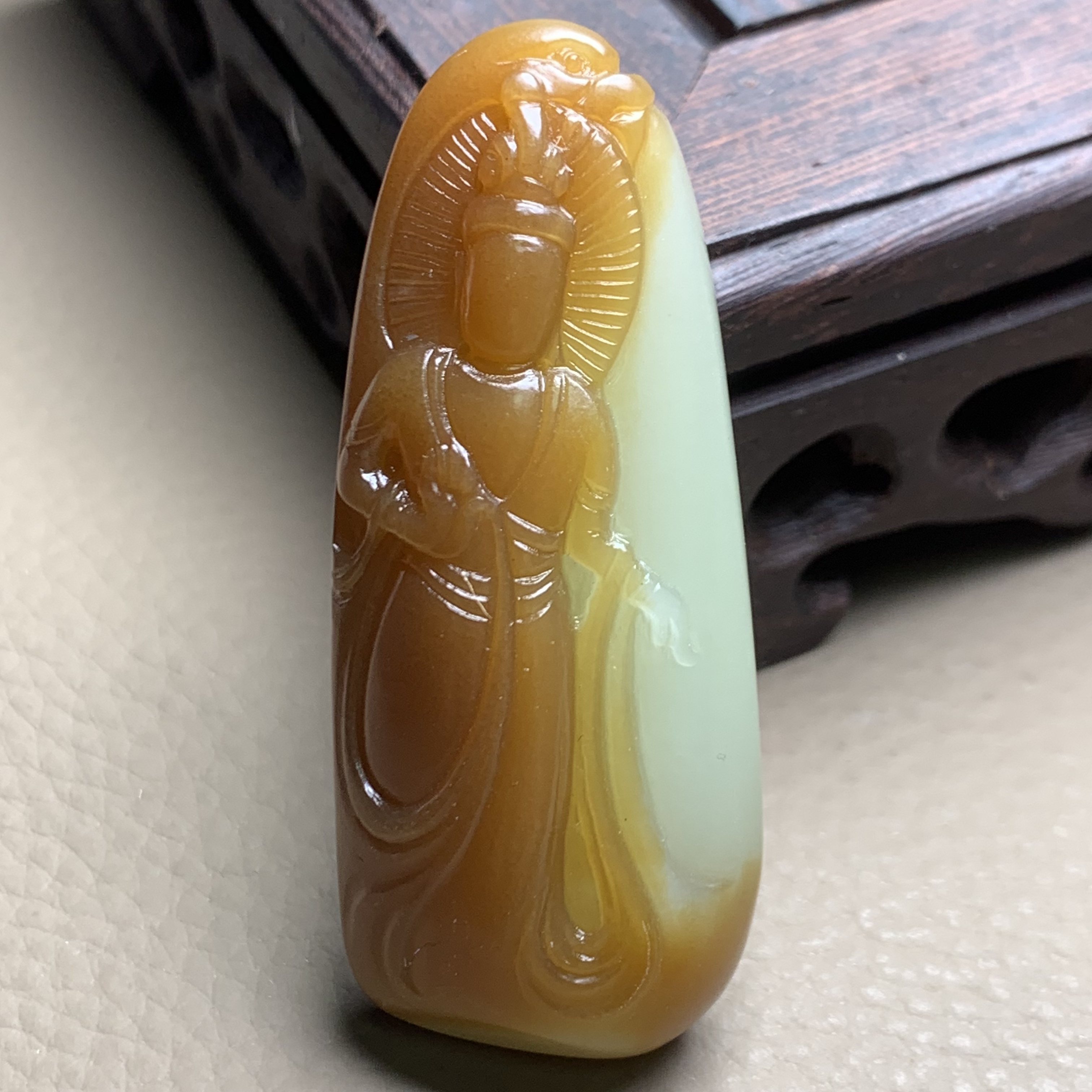 D341珠宝玉石精选和田玉吊坠