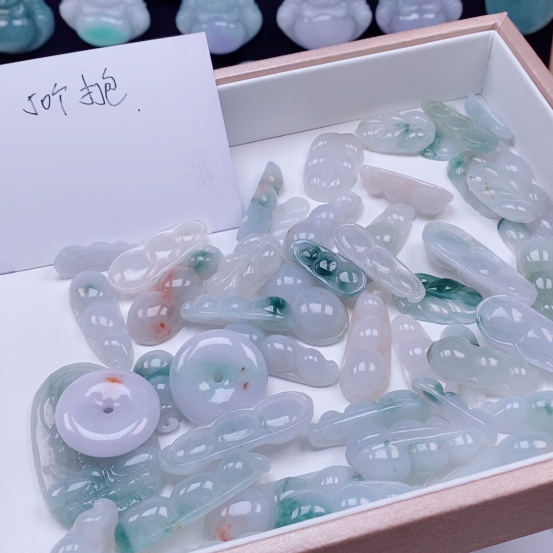翡翠未镶嵌颈饰梅****8天然翡翠