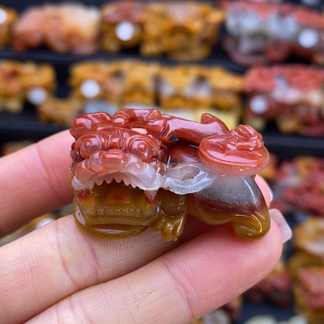 石英质玉（黄龙玉）未镶嵌颈饰