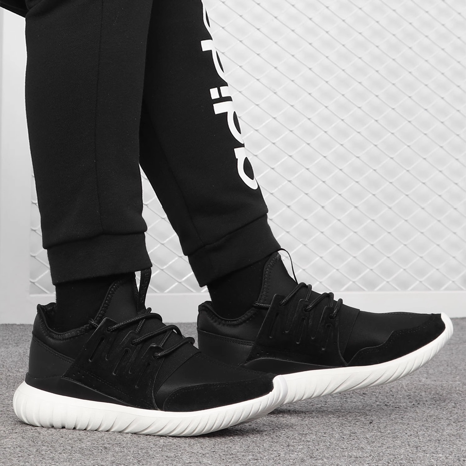 （瑕疵慎拍）adidas/阿迪达斯三叶草女复古耐磨运动休闲鞋 AQ6723