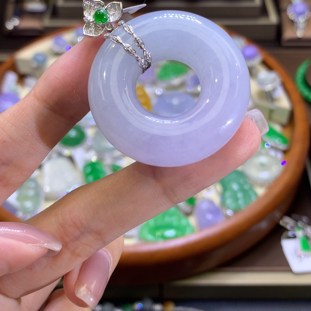 翡翠颈饰18K金镶嵌翡翠吊坠