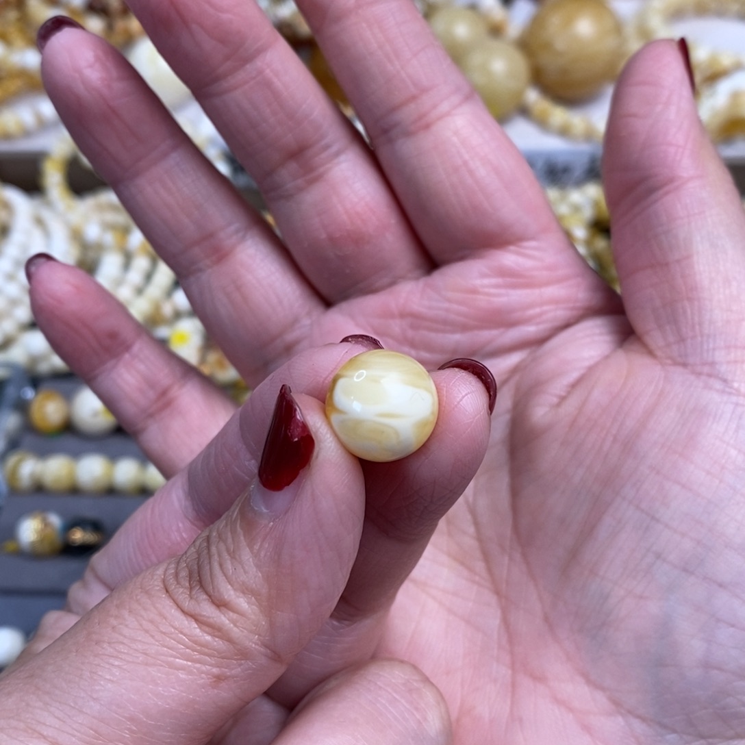 琥珀裸石未镶嵌金漆白溶洞圆珠12.5