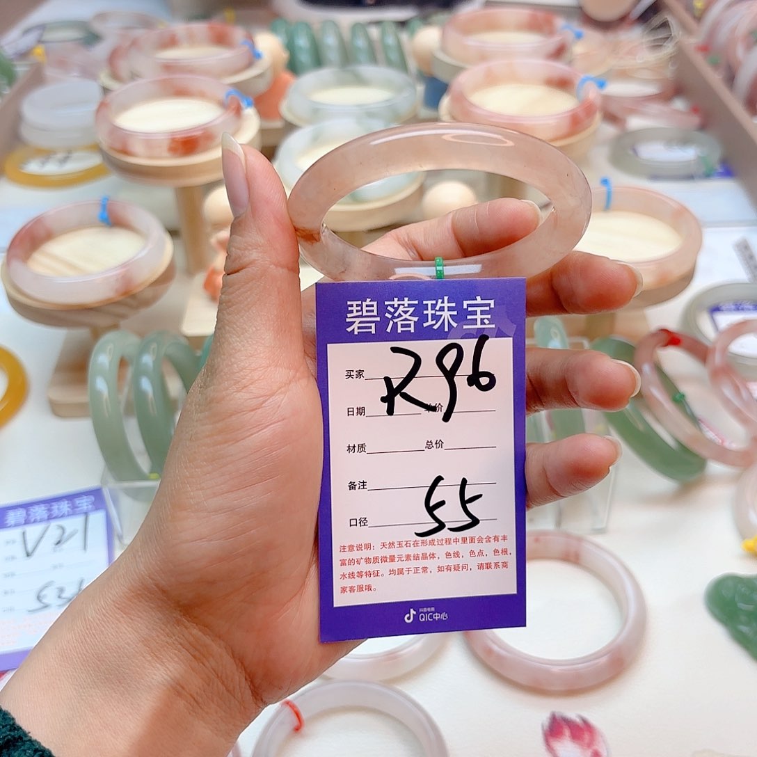 石英质玉手镯未镶嵌愿****?