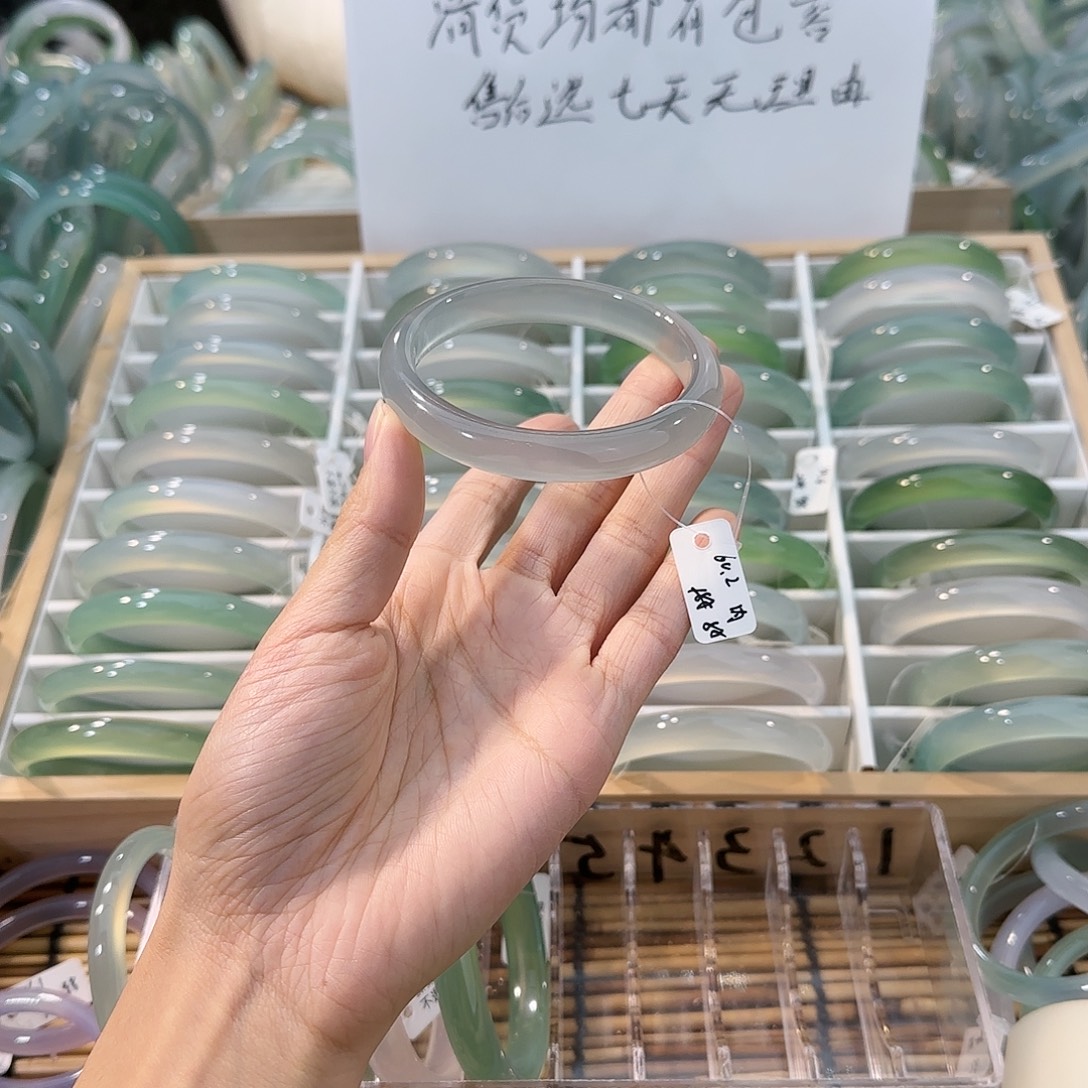 玛瑙/玉髓未镶嵌手镯圈口60.2