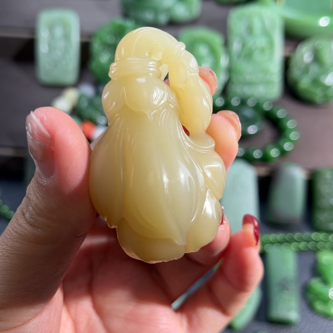 和田玉颈饰未镶嵌且末糖玉兰花定制