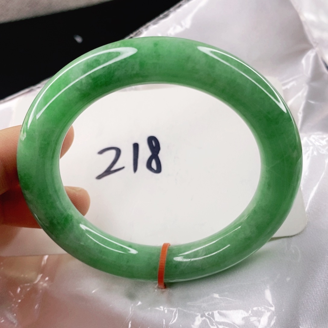 翡翠手镯未镶嵌56.5圈口圆条