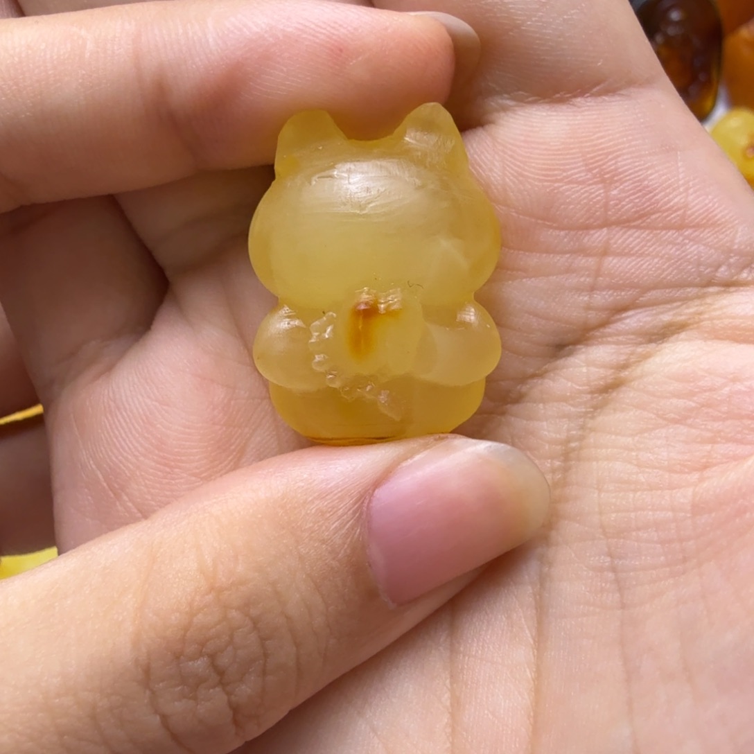 今***么蜜蜡未镶嵌珠宝奇石