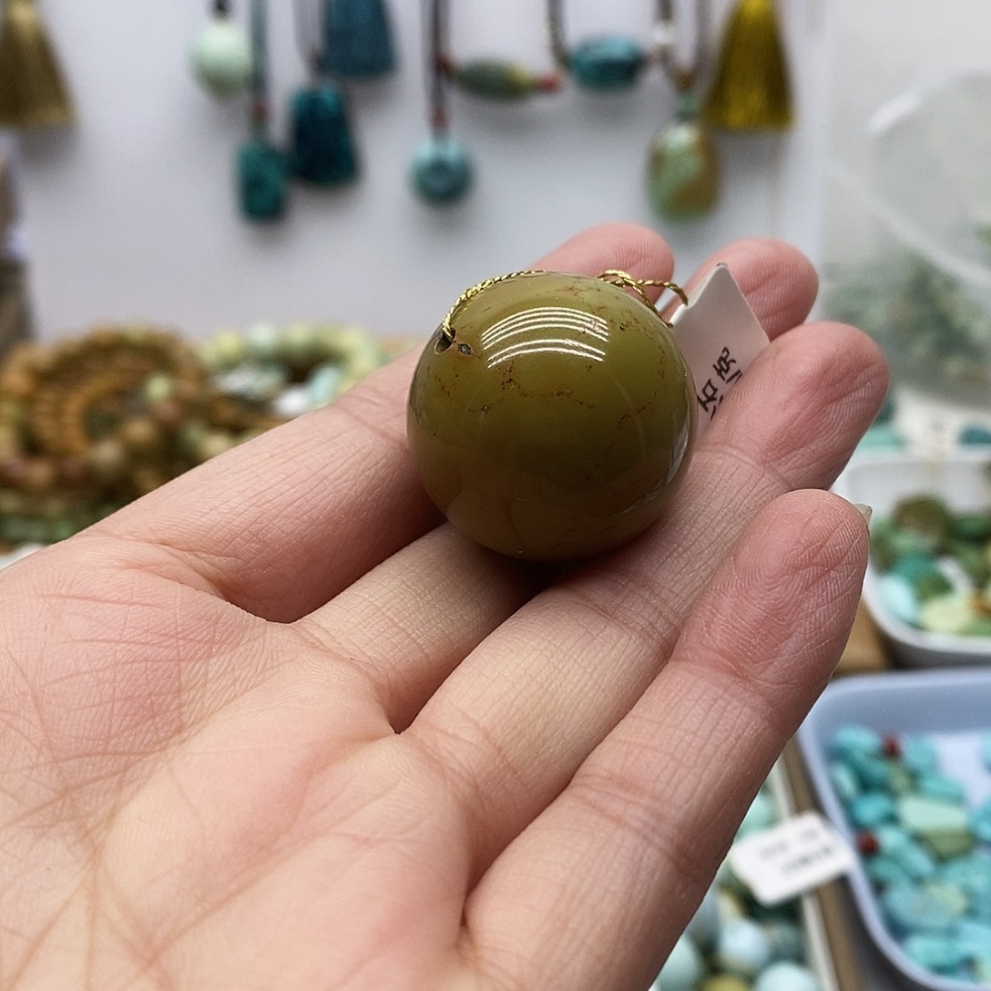 绿松石未镶嵌颈饰