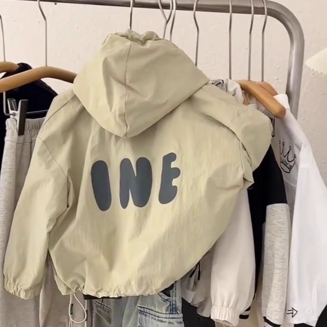 夹克通用男连帽秋季运动短款冲锋衣秋款上衣学生洋气工装百搭