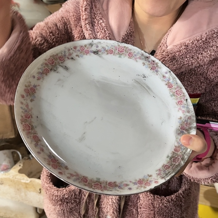 瓷片//////直径26厘米。1个。