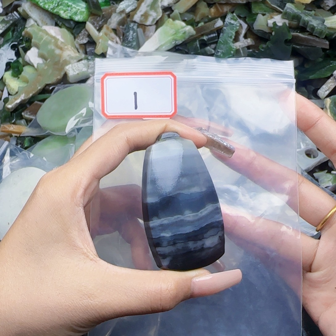 阿***罗和田玉未镶嵌珠宝半成品