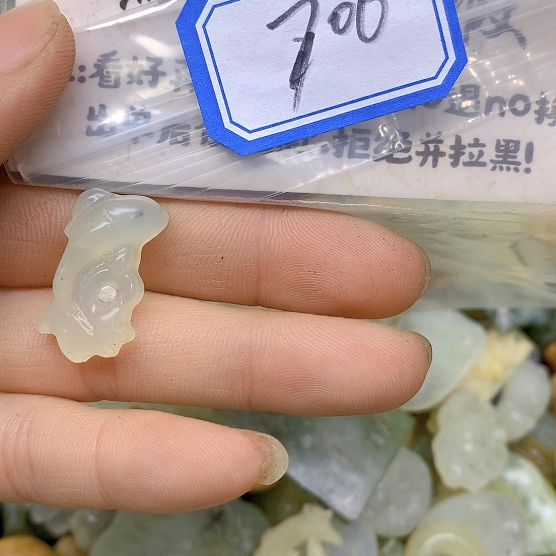 蛇纹石玉吊坠(不含链)未镶嵌700