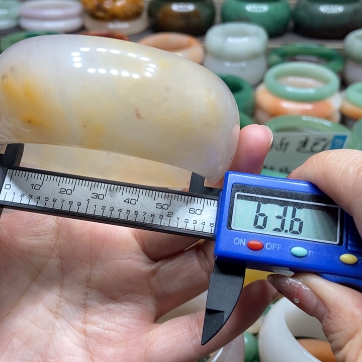 石英质玉手镯未镶嵌