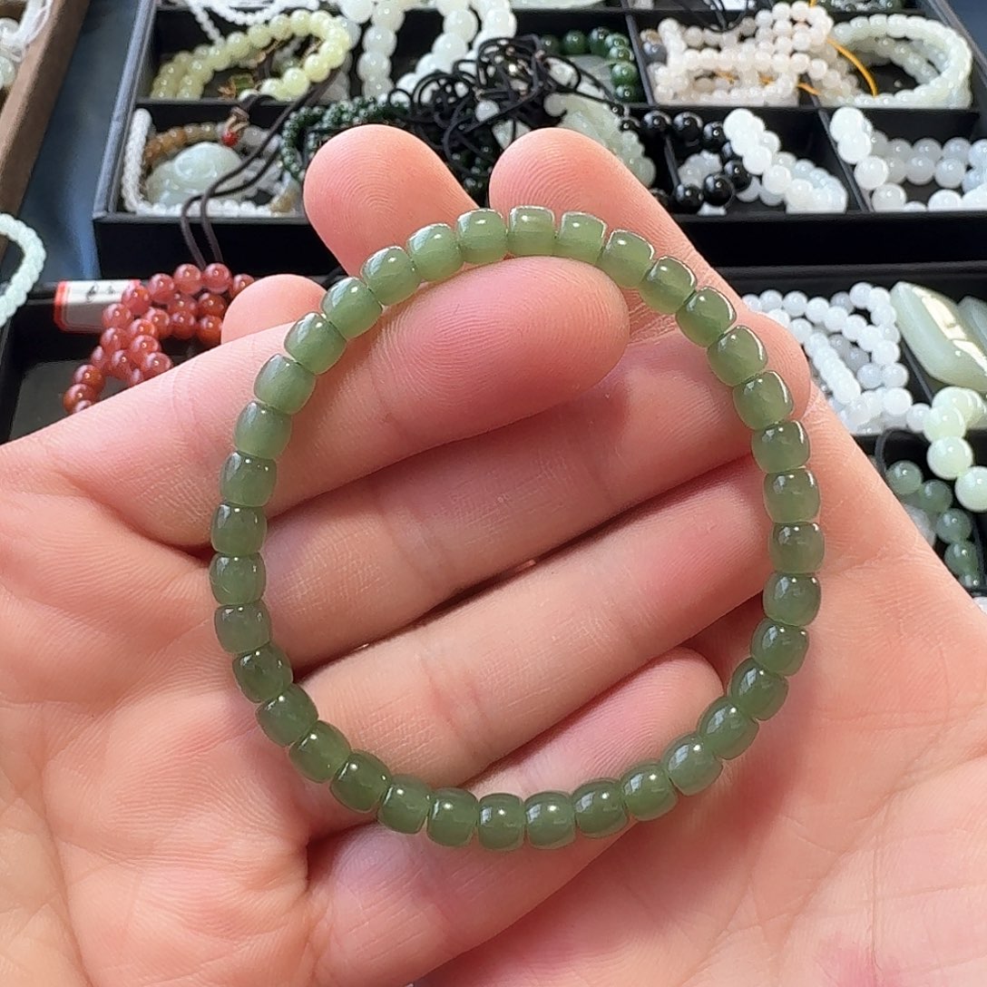 和田玉颈饰未镶嵌