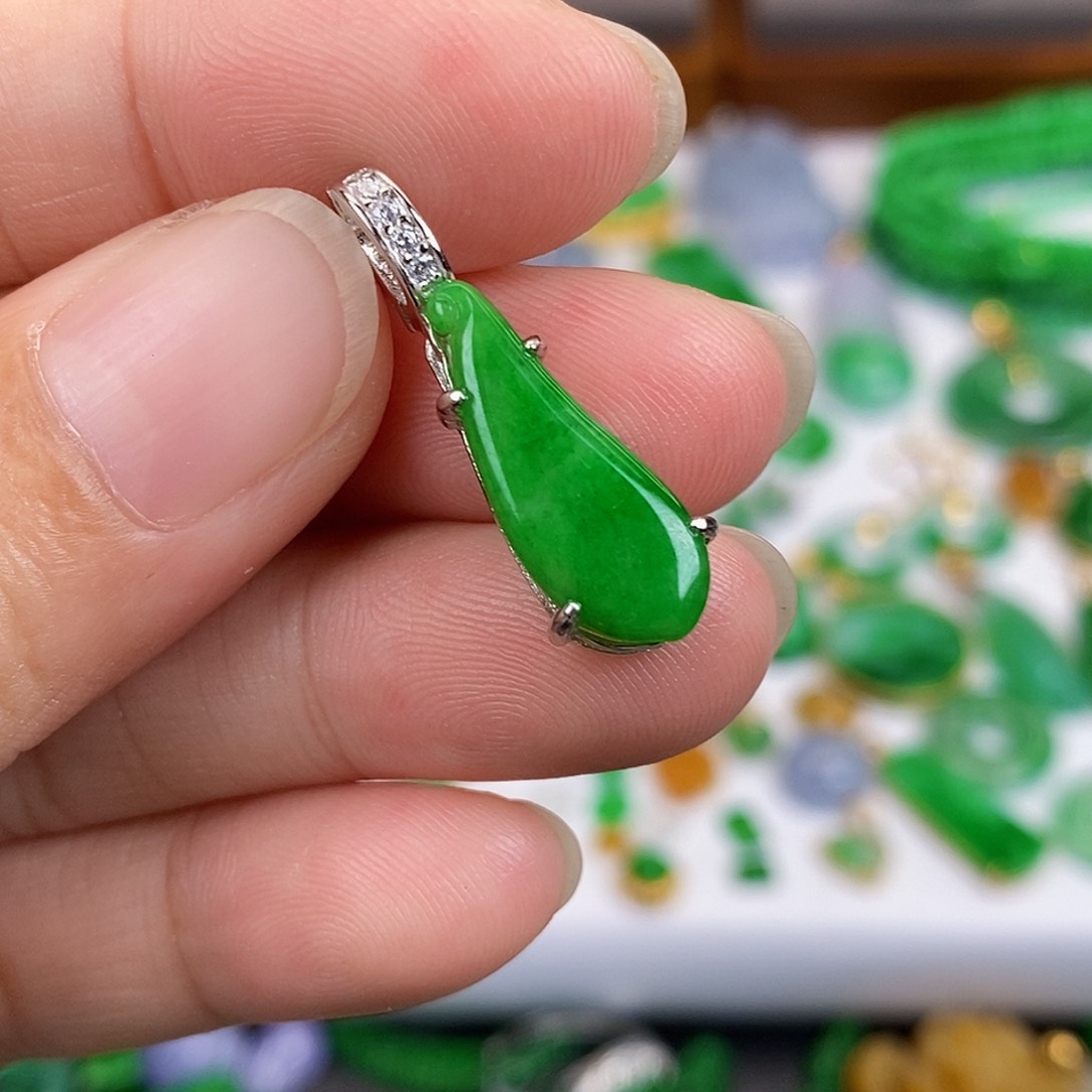 吊坠(不含链)18K金镶嵌翡翠