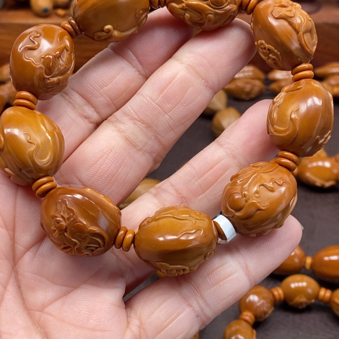 1.8无相佛橄榄核雕刻