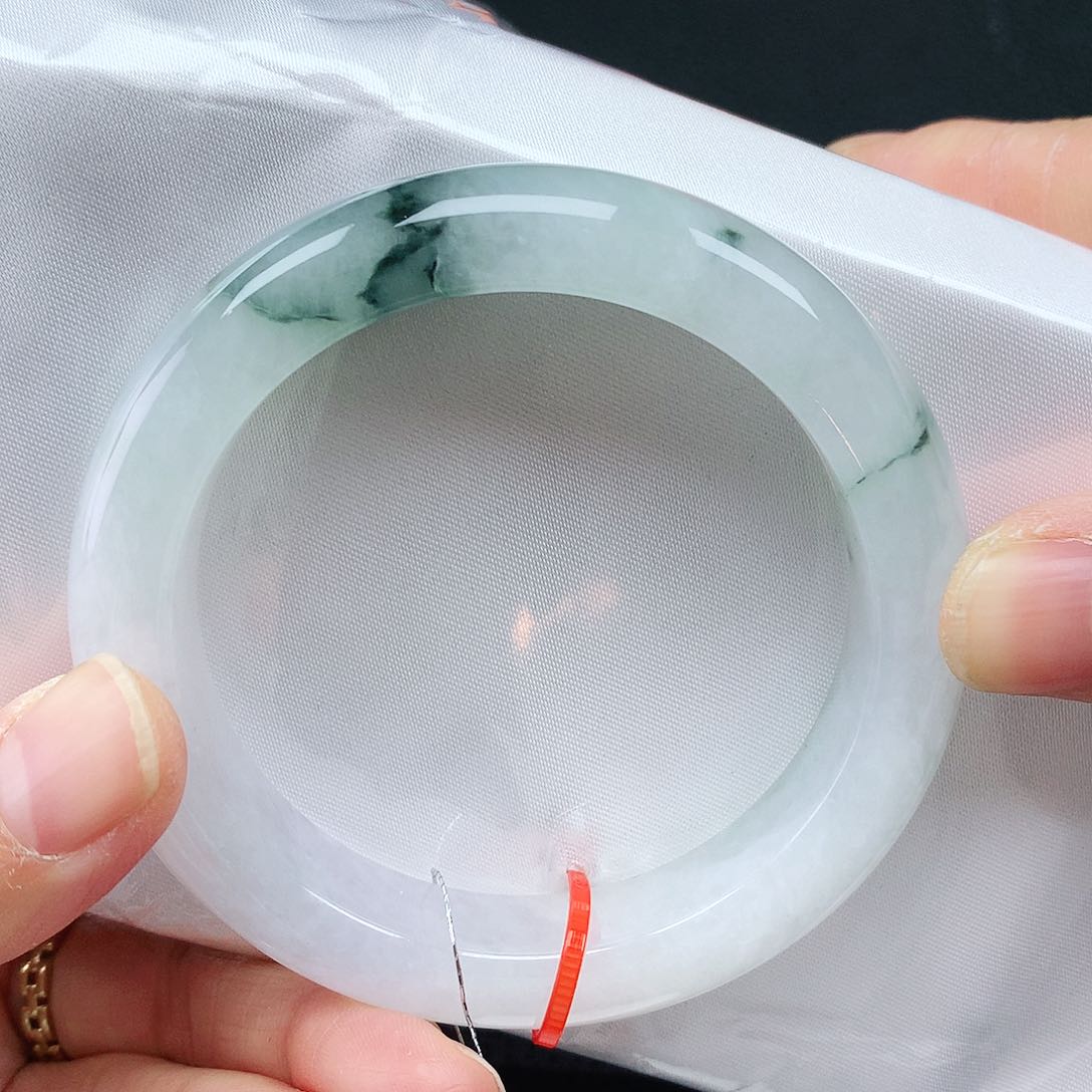 翡翠手镯未镶嵌56圈