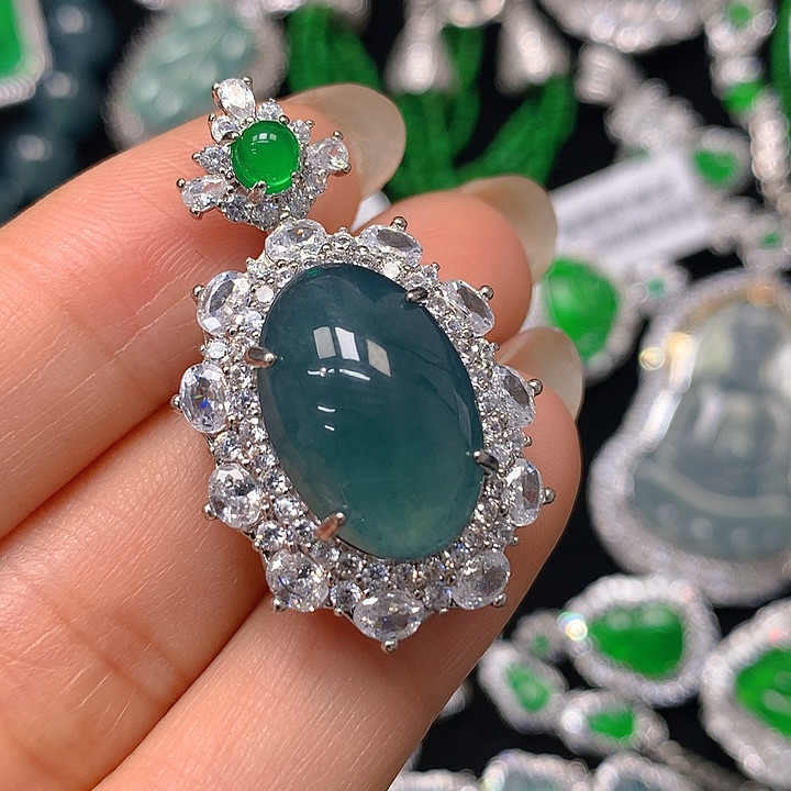 翡翠颈饰未镶嵌翡翠