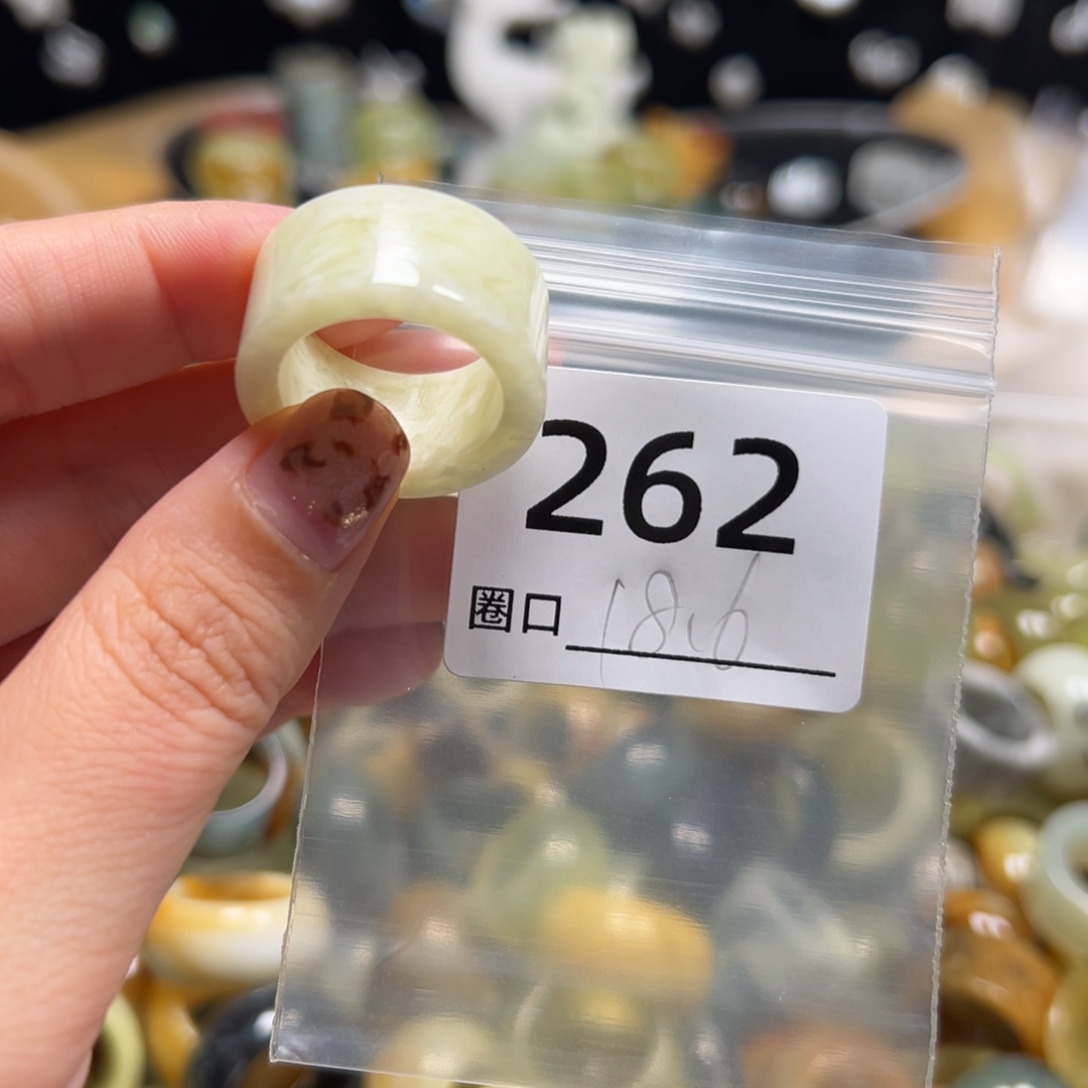 佟***谁蛇纹石玉未镶嵌戒指
