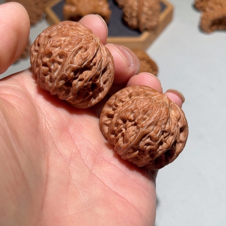 文玩核桃把件红皮山地磨39