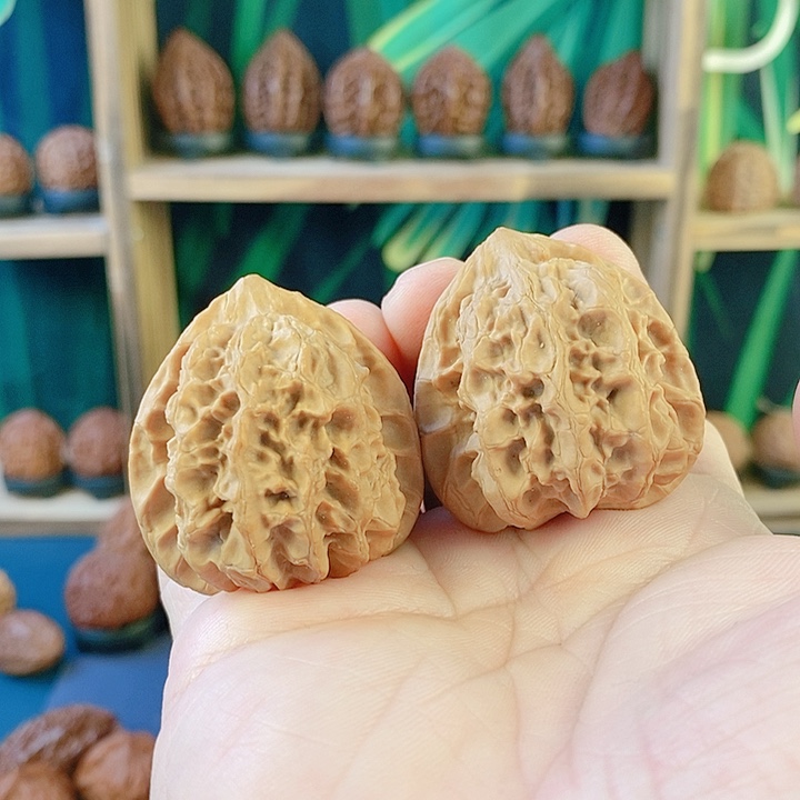 文玩核桃吊坠052梨木台39尺