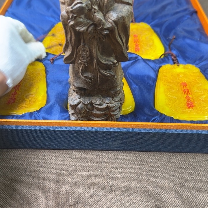 精品摆件工艺品等