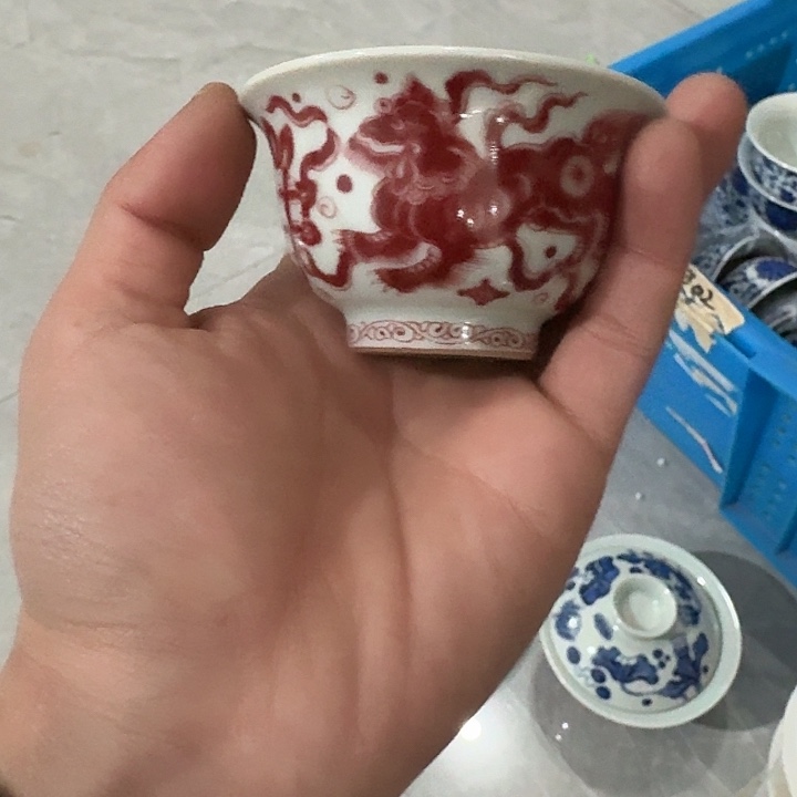 摆件釉里红狮子小压手