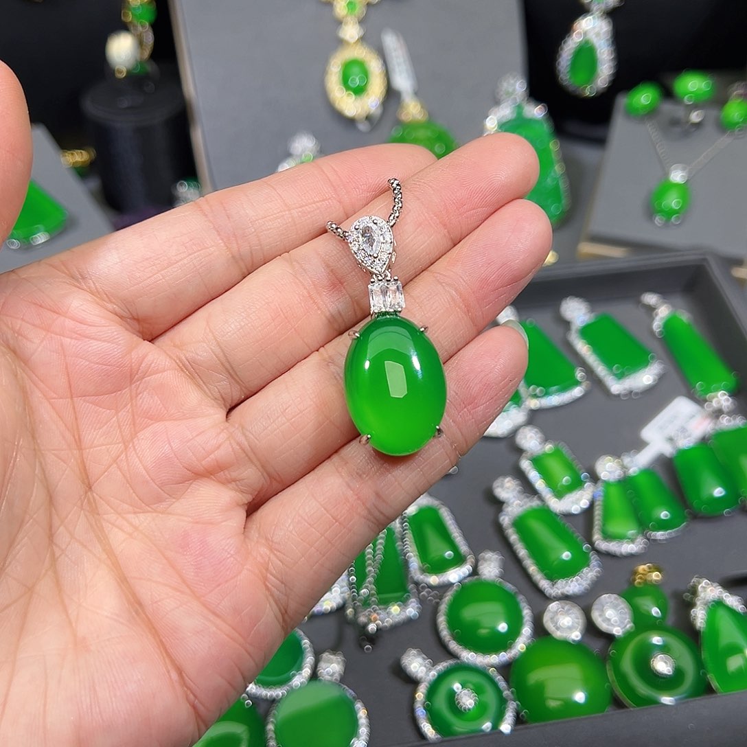 玛瑙/玉髓合金吊坠(赠链)