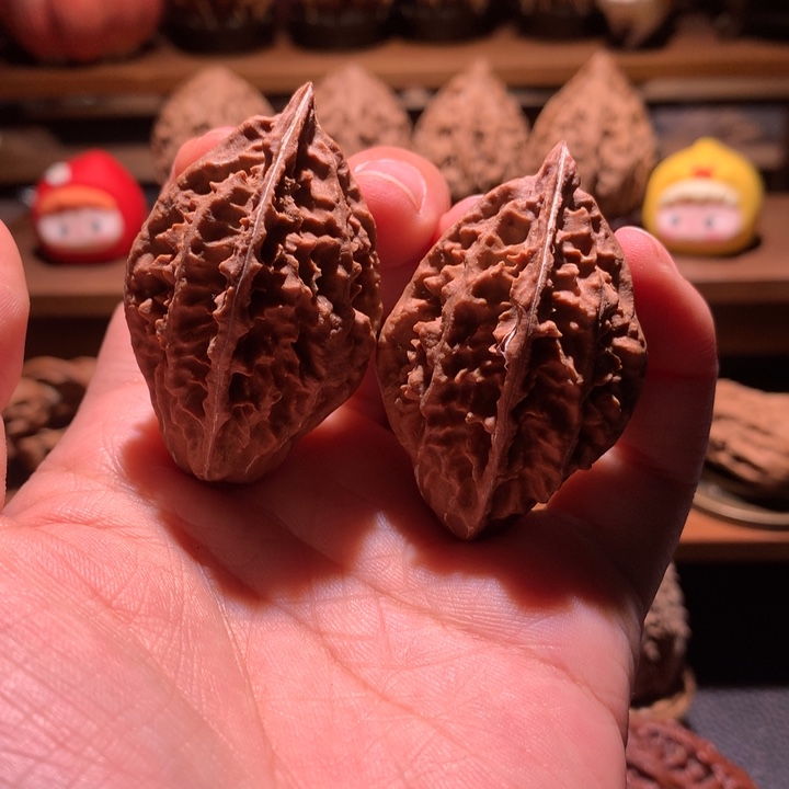 文玩核桃吊坠楸玥核54