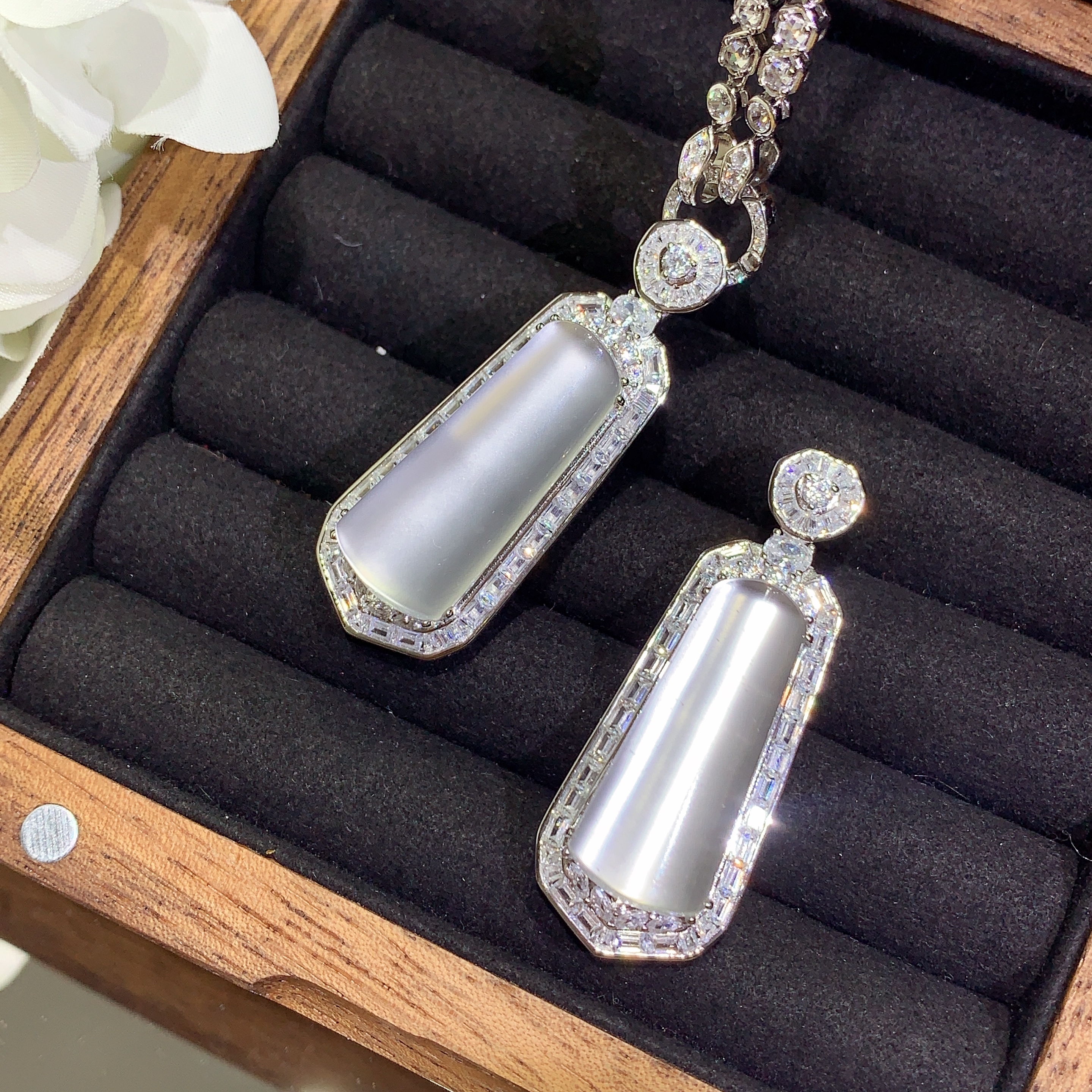 天然石英质玉无事牌吊坠S925银镶嵌气质高级感新款颈饰女奢华挂件