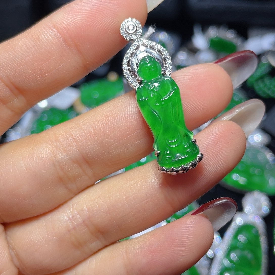 翡翠颈饰银S925镶嵌翡翠