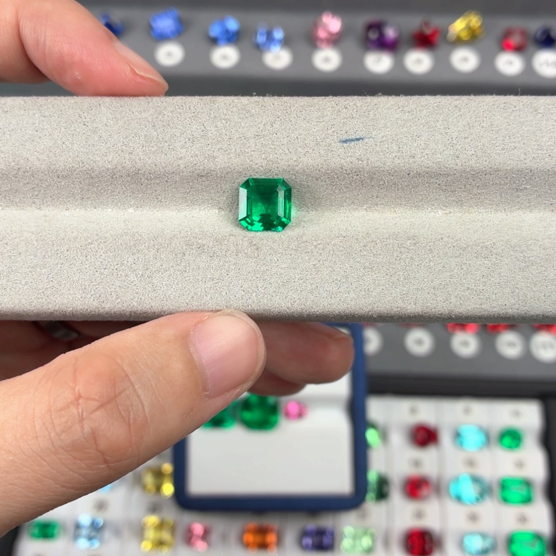 可****合成（培育）祖母绿裸石2.07ct