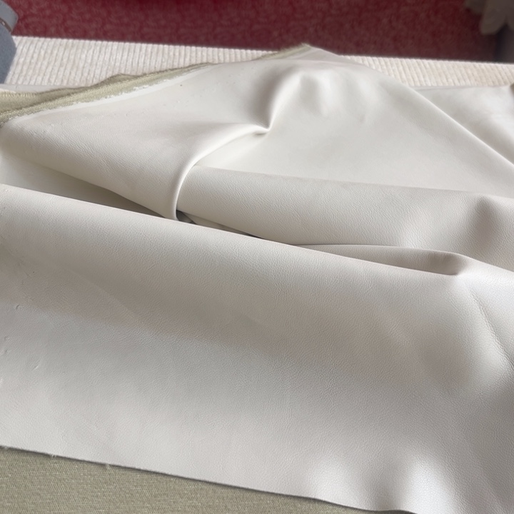 白色棉底皮1米。    