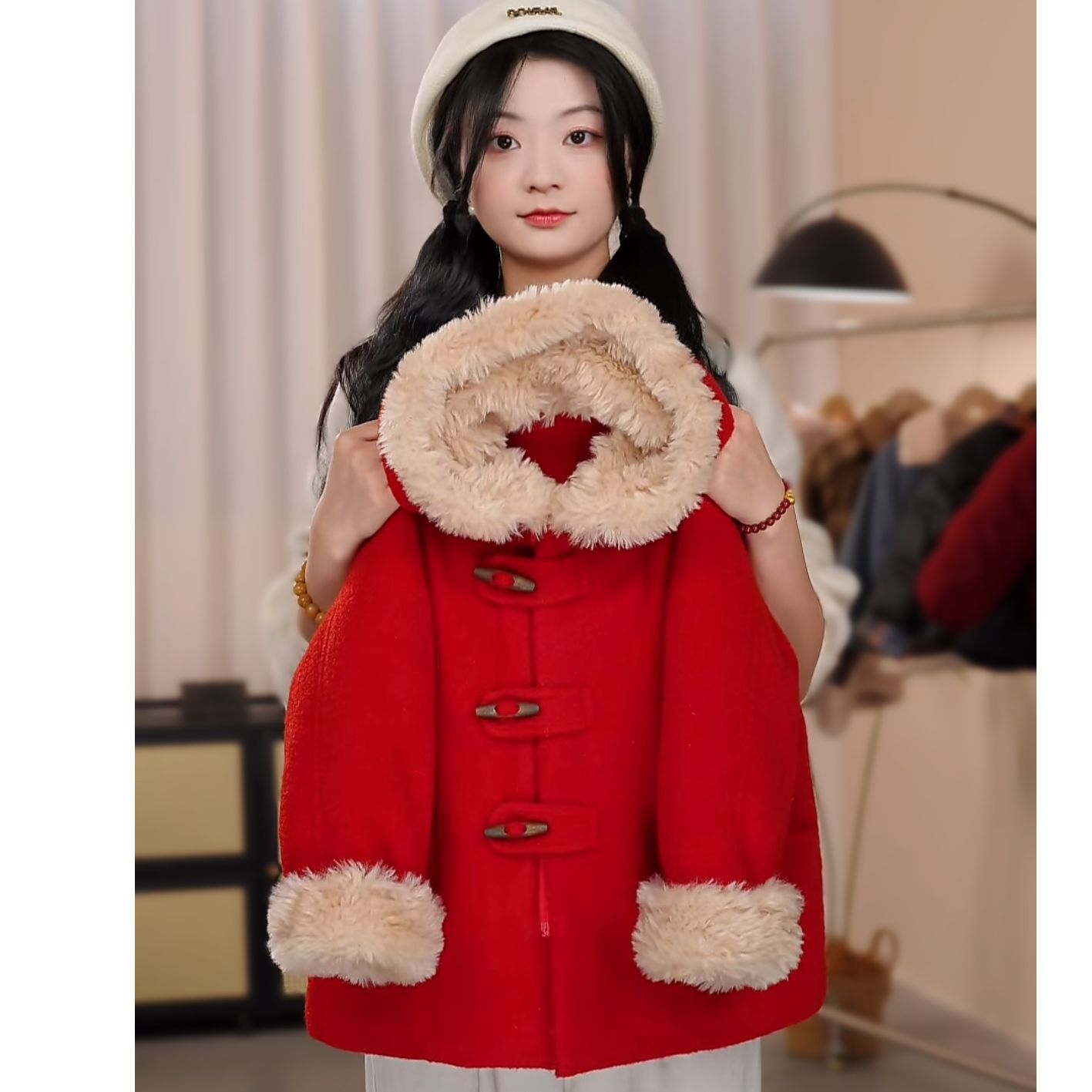 【DZ】冬季新款儿童时尚加绒加厚红色牛角扣中长款连帽外套HCE335