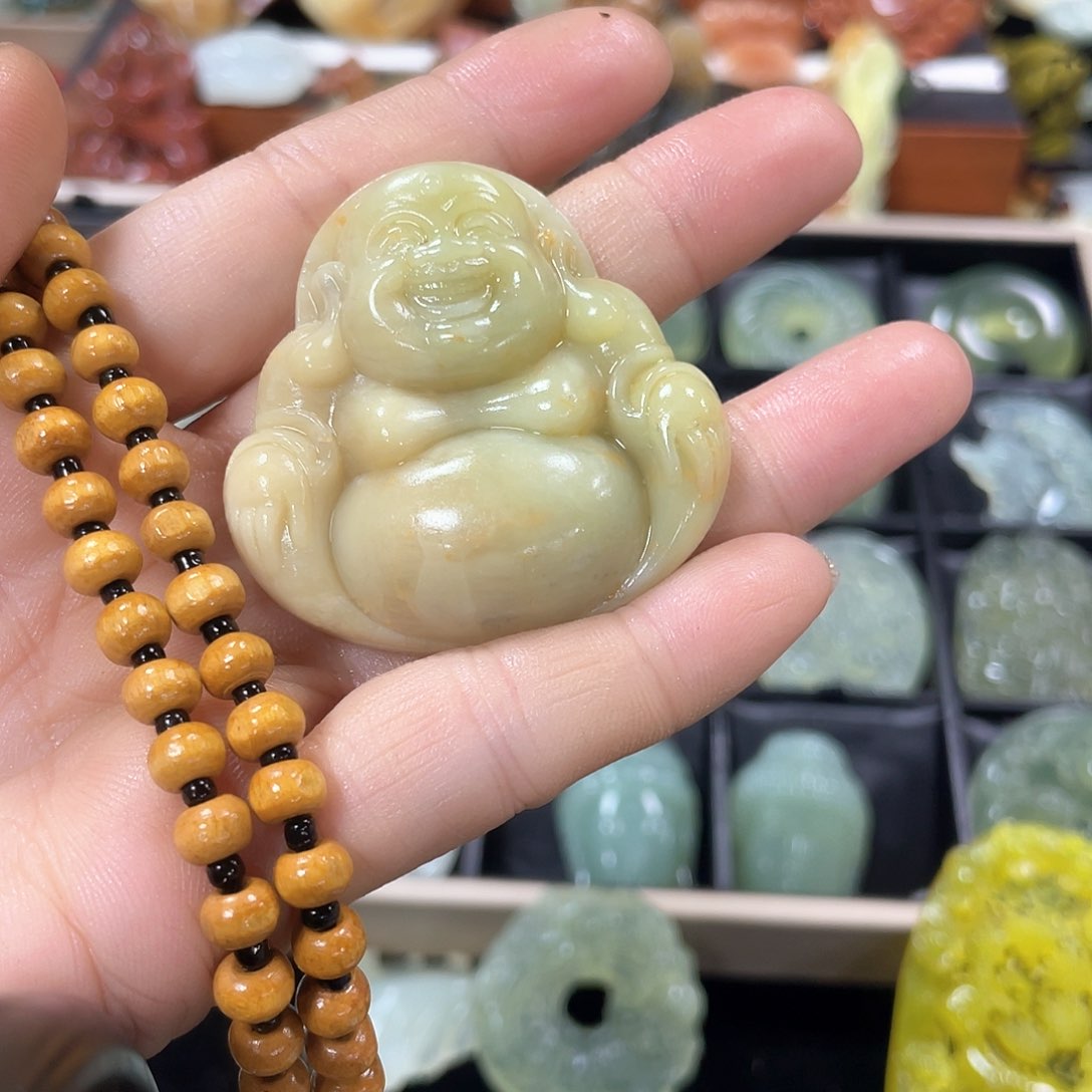 蛇纹石玉颈饰未镶嵌