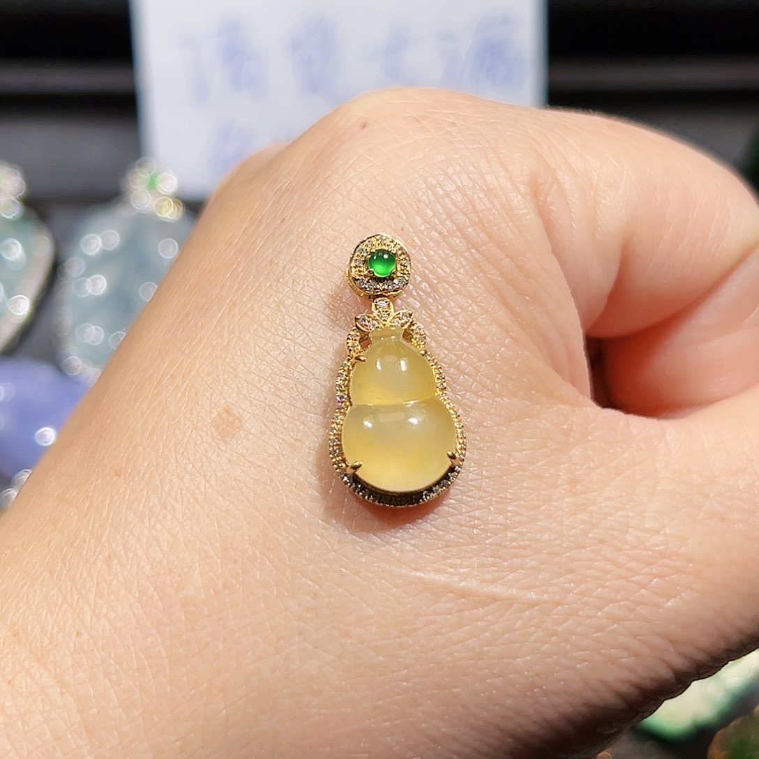 翡翠吊坠(不含链)18K金镶嵌