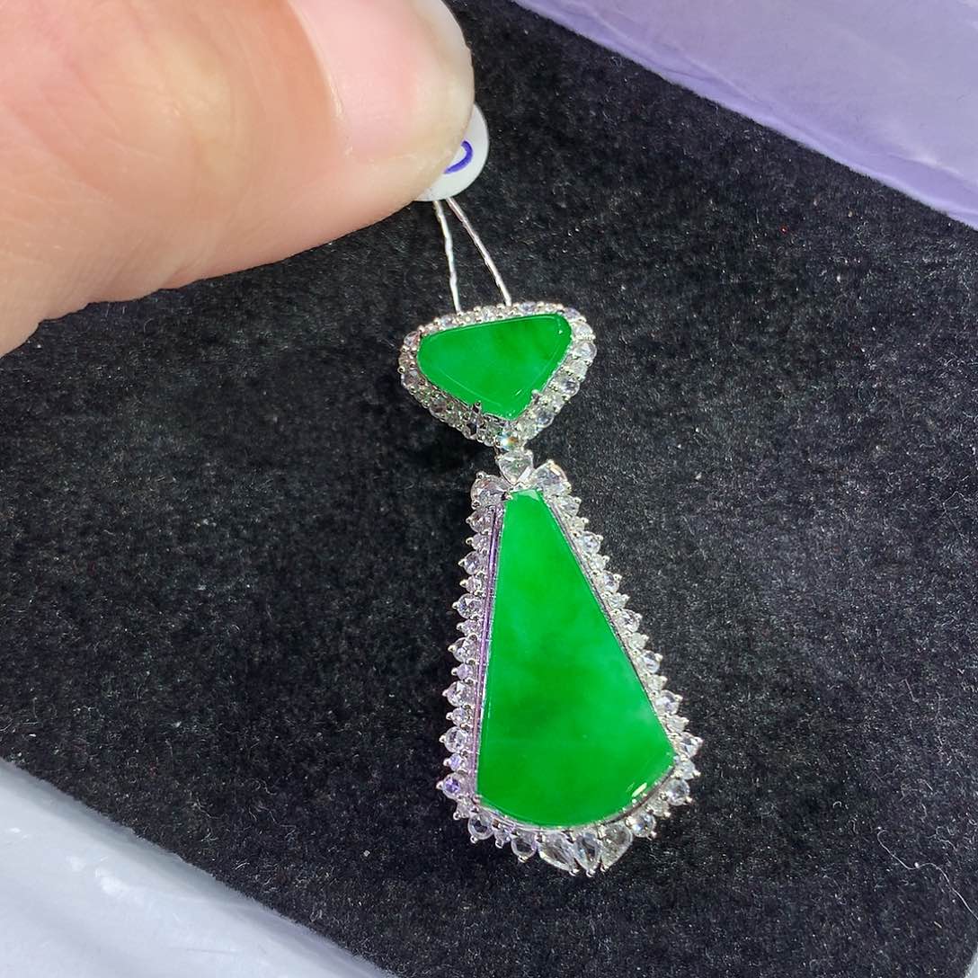 翡翠吊坠(赠链)18K金镶嵌